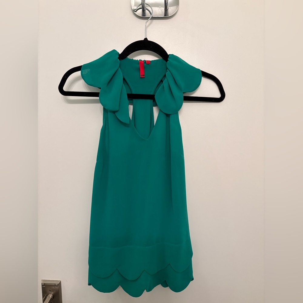 5|48 Green Sleeveless Blouse with Scalloped Hem